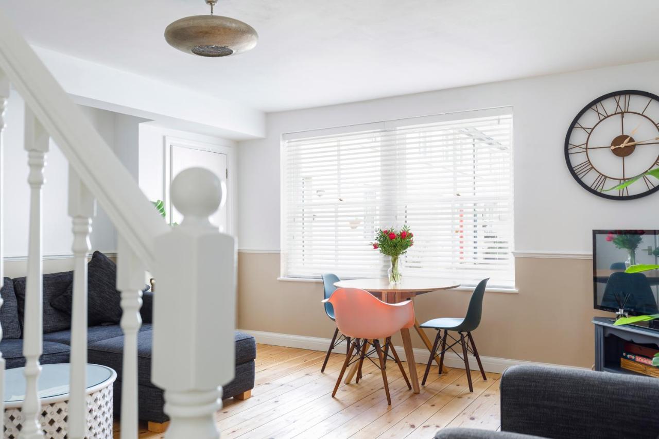 Beachfront Getaway 2-bedroom House With Free Private Parking & Patio * Brighton